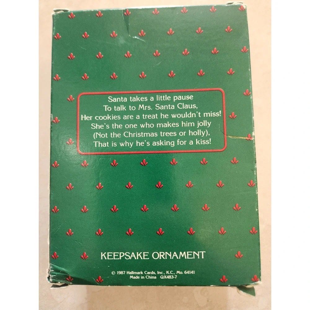 1987 Hallmark Keepsake Ornament‎ Home Cooking Mr and Mrs Claus Series 2 QX483-7